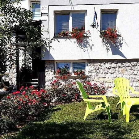 Apartmaji Mojca Pension Križe Buitenkant foto