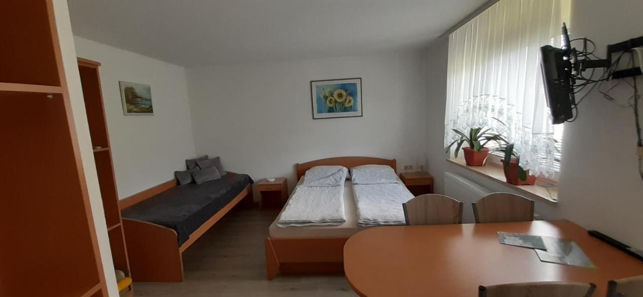 Apartmaji Mojca Pension Križe Buitenkant foto