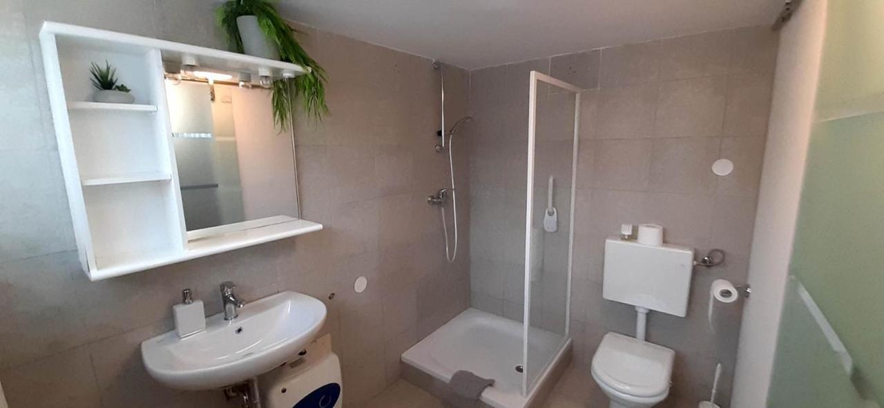 Apartmaji Mojca Pension Križe Buitenkant foto