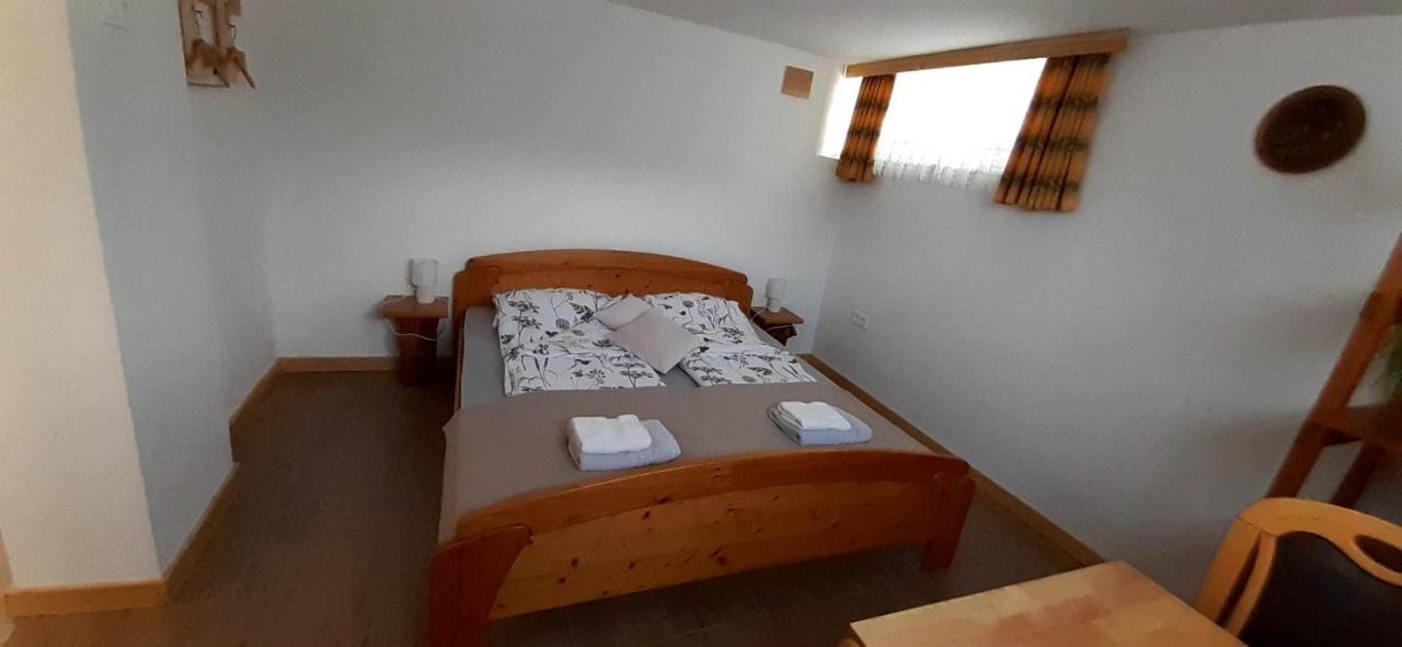 Apartmaji Mojca Pension Križe Buitenkant foto